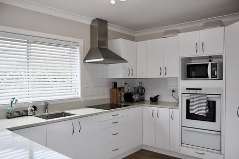 Photo of property in 142a Hutchinson Avenue, New Lynn, Auckland, 0600