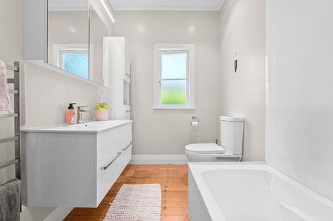 Photo of property in 33 Mission Street, Waterloo, Lower Hutt, 5011