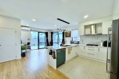 Photo of property in 30 Minhas Road, Papakura, 2110