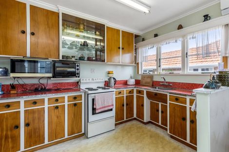 Photo of property in 13 Beaubank Road, Kelston, Auckland, 0602