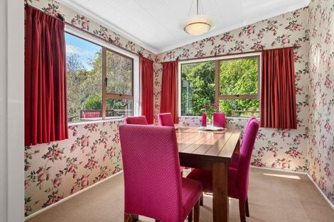 Photo of property in 2 Rokewa Way, Paparangi, Wellington, 6037