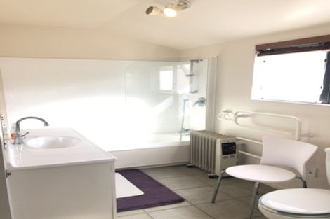 Photo of property in 1/18 Bond Crescent, Forrest Hill, Auckland, 0620