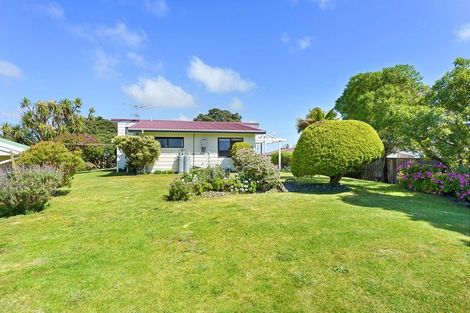 Photo of property in 8 Pio Pio Place, Waikanae Beach, Waikanae, 5036