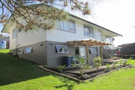 Photo of property in 32 Roick Parade, Glen Eden, Auckland, 0602