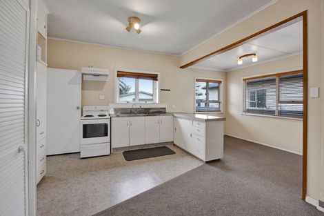 Photo of property in 11 Grant Vc Street, Hawera, 4610