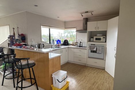 Photo of property in 1/994 Beach Road, Torbay, Auckland, 0630