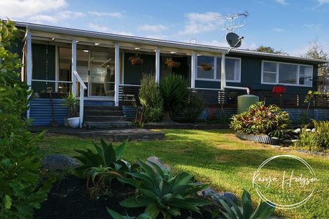 Photo of property in 9 Whaka Street, Maungaturoto, 0520