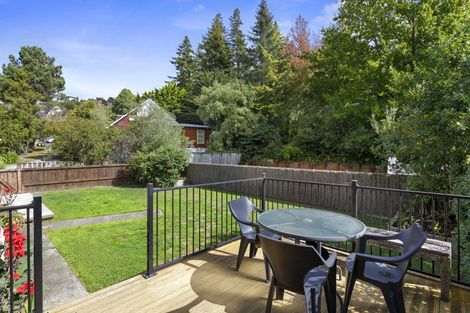 Photo of property in 2/5 Taunton Way, Pinehaven, Upper Hutt, 5019