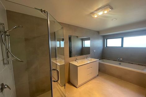 Photo of property in 28 Arrowsmith Drive, Clover Park, Auckland, 2019