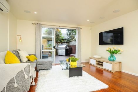 Photo of property in 43 Albionvale Road, Glen Eden, Auckland, 0602