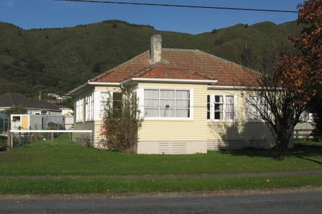 Photo of property in 18 Shearer Crescent, Naenae, Lower Hutt, 5011
