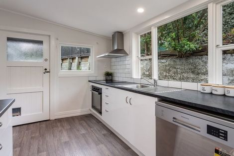 Photo of property in 6 Crosby Street, Mornington, Dunedin, 9011