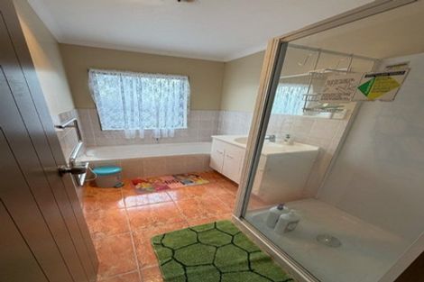 Photo of property in 7a Boeing Place, Goodwood Heights, Auckland, 2105