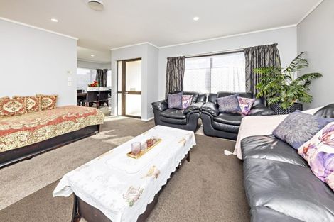 Photo of property in 2/22 Swaffield Road, Papatoetoe, Auckland, 2025