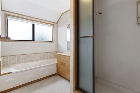 Photo of property in 42 Kennedy Avenue, Forrest Hill, Auckland, 0620