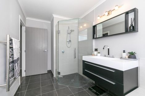 Photo of property in 10 The Dales, Dinsdale, Hamilton, 3204