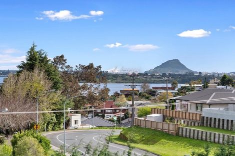 Photo of property in 27 Waikite Road, Welcome Bay, Tauranga, 3112