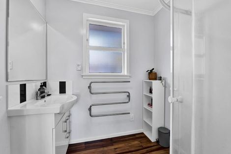 Photo of property in 9 Manu Crescent, Upper Vogeltown, New Plymouth, 4310