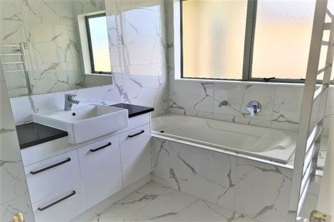 Photo of property in 71 Medvale Avenue, Flat Bush, Auckland, 2019
