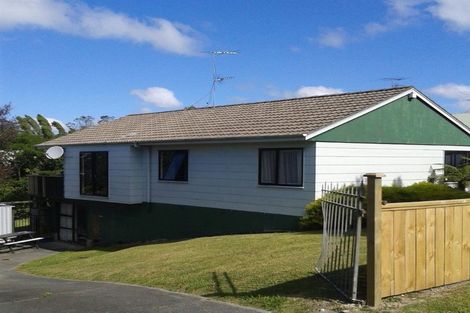 Photo of property in 57 Holmes Drive South, Massey, Auckland, 0614