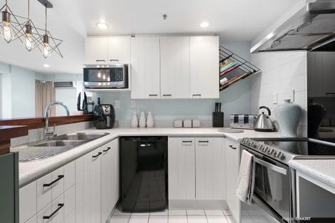 Photo of property in Terrace Heights Apartments, 2g/163 The Terrace, Wellington Central, Wellington, 6011