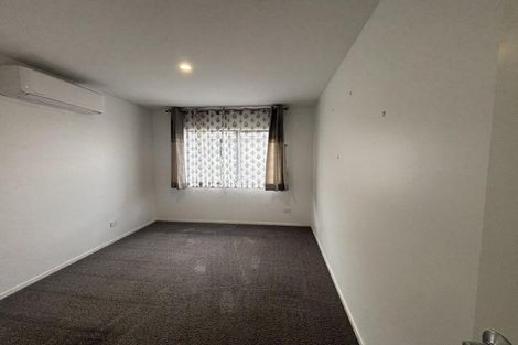 Photo of property in 9 Cooke Farm Grove, Waiwhakaiho, New Plymouth, 4312