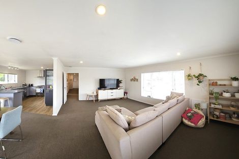 Photo of property in 93a Taylor Terrace, Tawa, Wellington, 5028