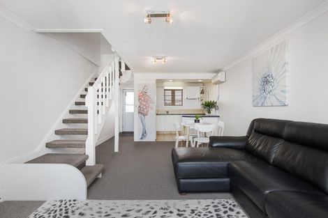 Photo of property in 245 Marine Parade, Napier South, Napier, 4110
