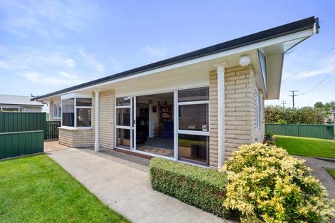 Photo of property in 3 Karaka Street, Merrilands, New Plymouth, 4312