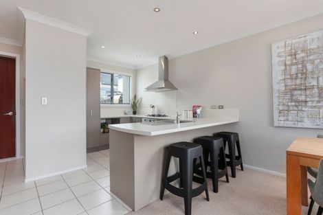 Photo of property in 9f Clearwater Cove, West Harbour, Auckland, 0618