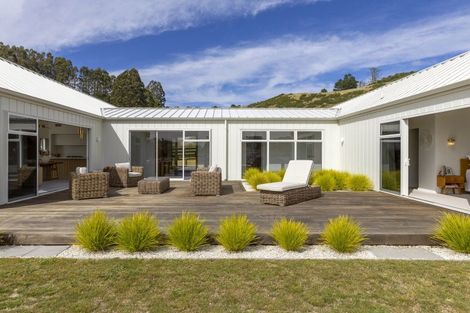 Photo of property in 13 Lochinvar Lane, Acacia Bay, Taupo, 3385