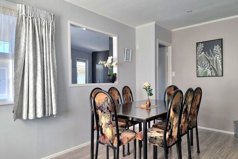 Photo of property in 176 Gossamer Drive, Pakuranga Heights, Auckland, 2010