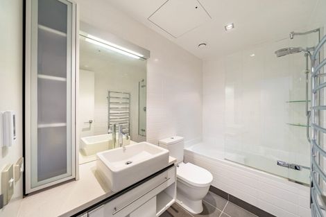 Photo of property in Patent 326 Apartments, 201h/326 Evans Bay Parade, Hataitai, Wellington, 6021