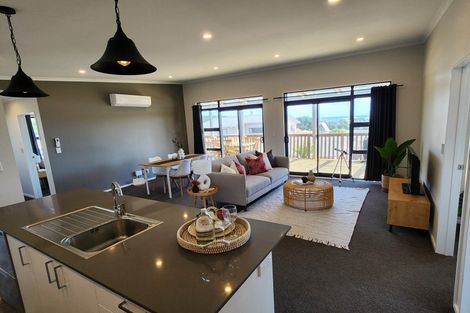Photo of property in 6 Arataki Grove, Waitarere Beach, Levin, 5510