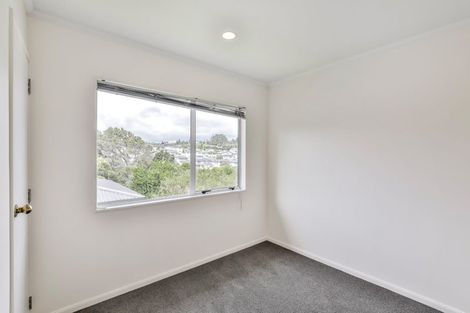Photo of property in 2/28 Witheford Drive, Bayview, Auckland, 0629