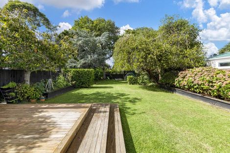 Photo of property in 11 Pasadena Avenue, Point Chevalier, Auckland, 1022