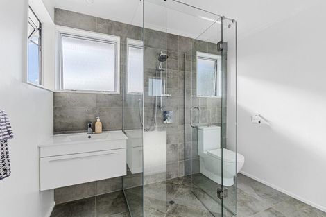 Photo of property in 49 Queens Road, Glen Avon, New Plymouth, 4312