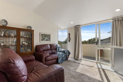 Photo of property in 2/15 Bradbury Road, Botany Downs, Auckland, 2010