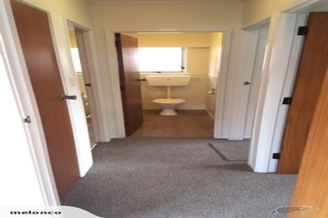 Photo of property in 2/11 Ashdown Place, Pahurehure, Papakura, 2113