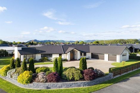 Photo of property in 2 Kotare Grove, Cambridge, 3434