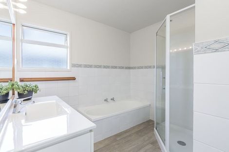 Photo of property in 93 Ladies Mile, Manly, Whangaparaoa, 0930