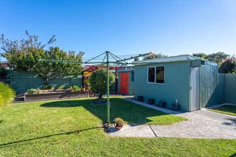 Photo of property in 5a Andrew Street, Waikanae, 5036