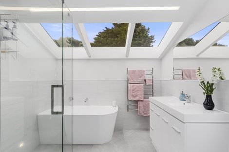 Photo of property in 131 Hinewa Road, Otumoetai, Tauranga, 3110