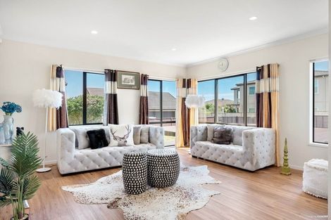Photo of property in 21 Fairbairn Place, East Tamaki Heights, Auckland, 2016