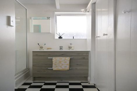 Photo of property in 24/125 Queens Drive, Lyall Bay, Wellington, 6022