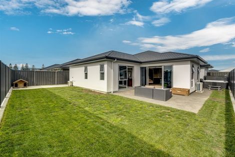 Photo of property in 28 Hurunui Drive, Te Awa, Napier, 4110