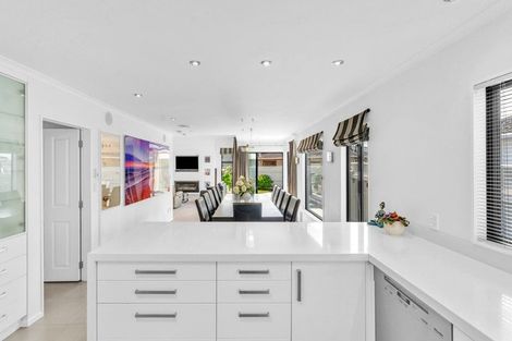 Photo of property in 37 Vincent Street, Waterloo, Lower Hutt, 5011