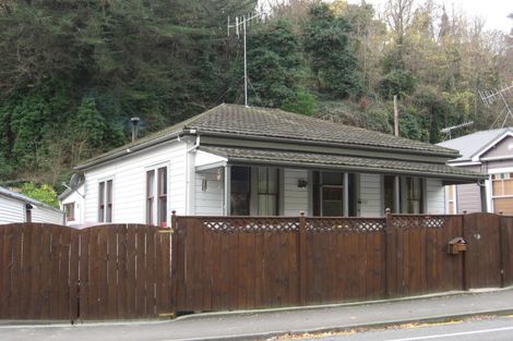 Photo of property in 107 Shakespeare Road, Bluff Hill, Napier, 4110