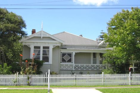 Photo of property in 1/20 Russell Street, Stanley Point, Auckland, 0624