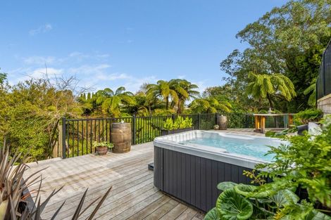 Photo of property in 22 Kinross Drive, Merrilands, New Plymouth, 4312